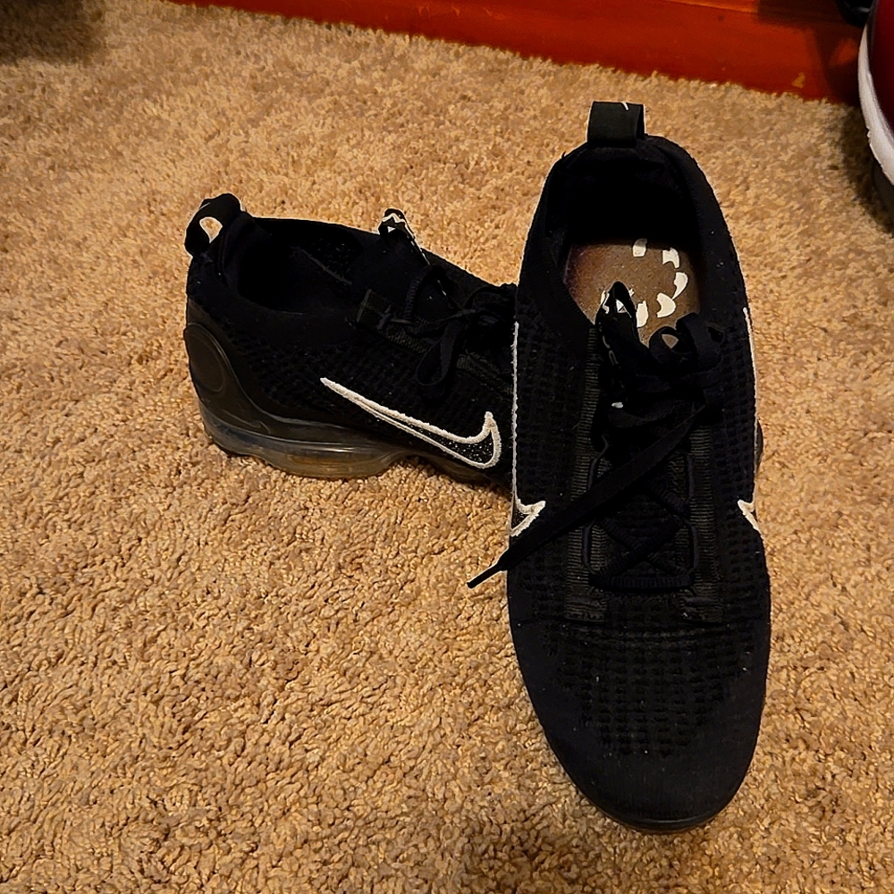 Black nike vapormax